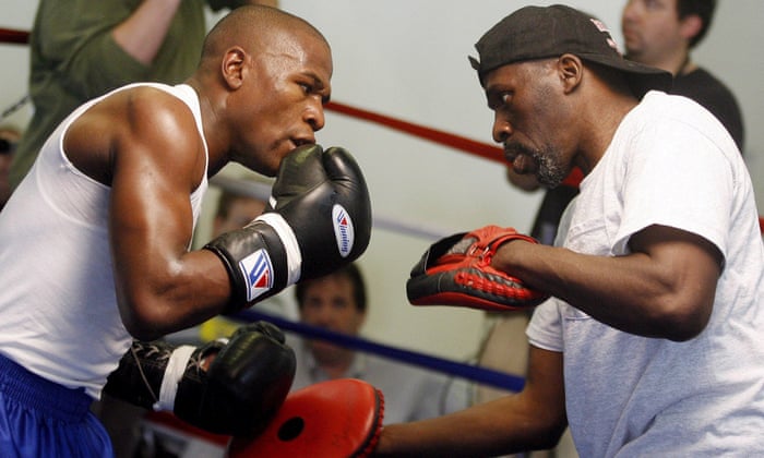 Tập luyện chuyên sâu: Floyd Mayweather dạy sai kỹ thuật Boxing cho con trai và những điều cần lưu ý